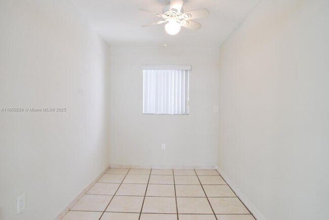 Building Photo - 1662 Lincoln Ct