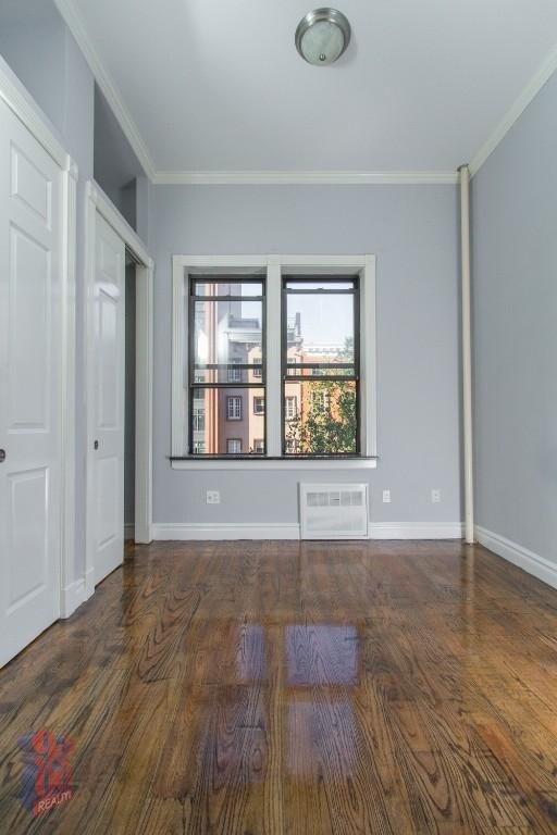 Building Photo - 350 W 21st St