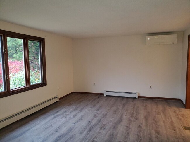 Building Photo - Athol Single Family