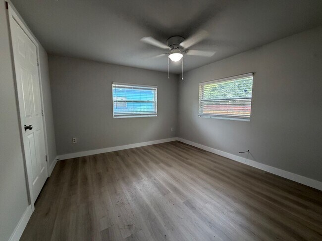 Building Photo - Updated 2BR/1BA Home – Modern Finishes – Gainesville, FL