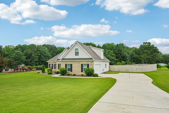 Building Photo - 1121 Birchwood Dr