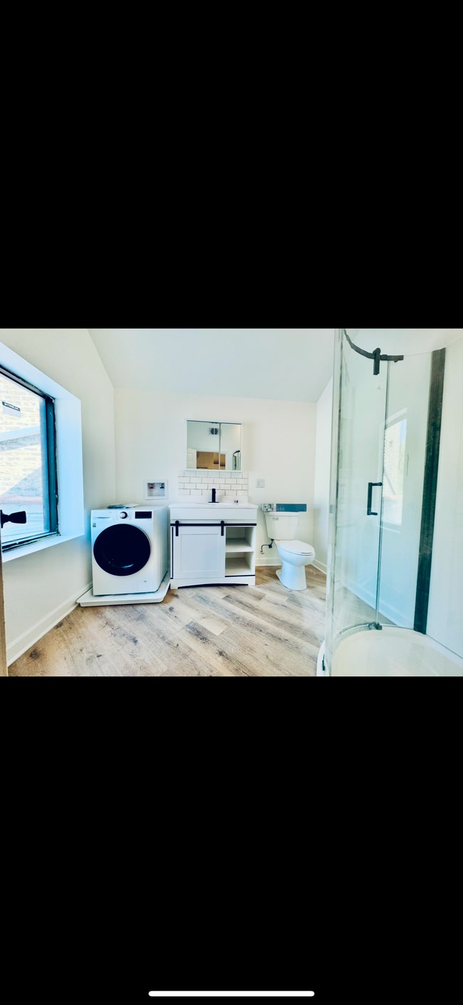 Building Photo - 2203 N Clybourn Ave