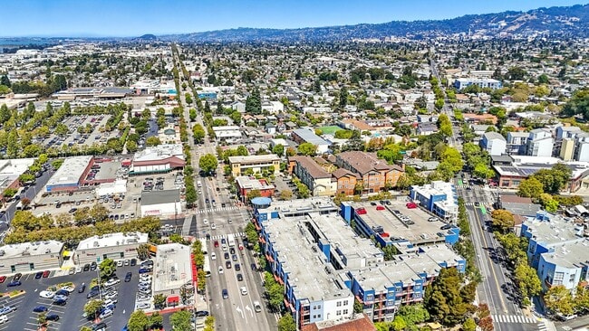 Building Photo - Spacious Andante Top-Floor 2/2 Condo Available Now!