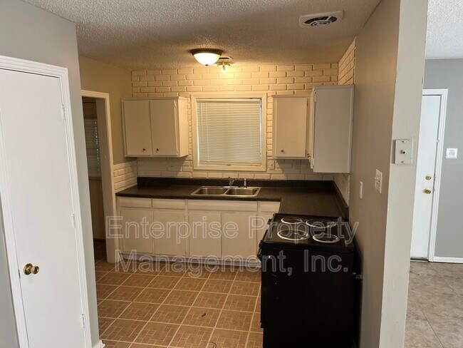 Building Photo - 636 Frayser Dr