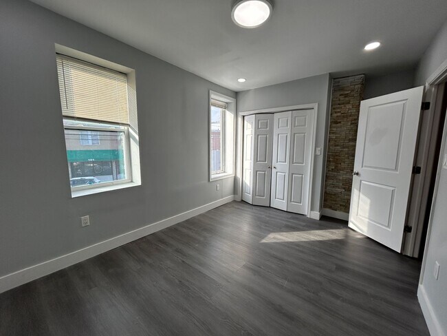 Building Photo - 1325 S 21st St