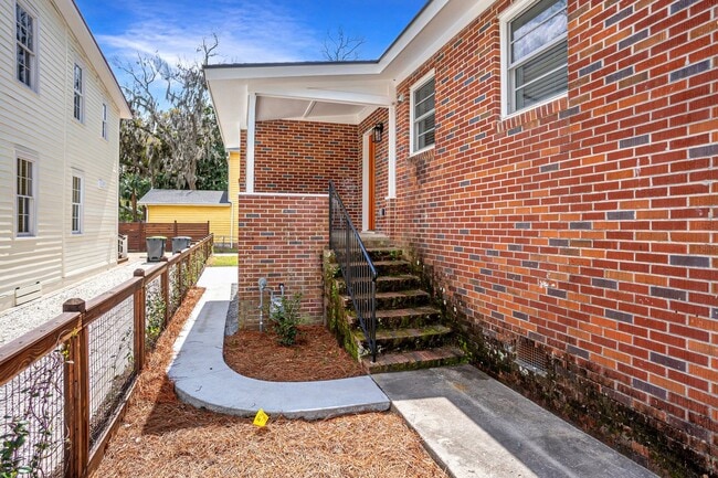 Building Photo - Downtown Beaufort Charmer