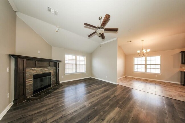 Building Photo - 2421 Shell Dr