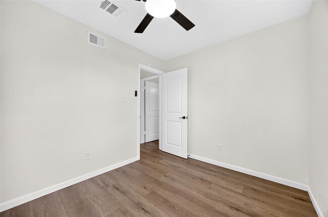 Building Photo - 24114 4 Sixes Ln
