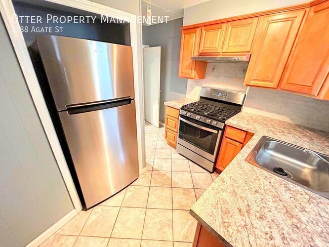 Building Photo - Lovely 2BR/1BA Port Richmond Home with Pri...