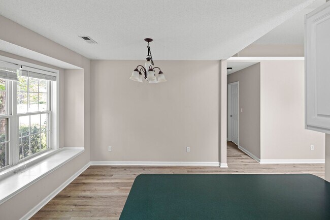 Building Photo - 375 Glensprings Dr