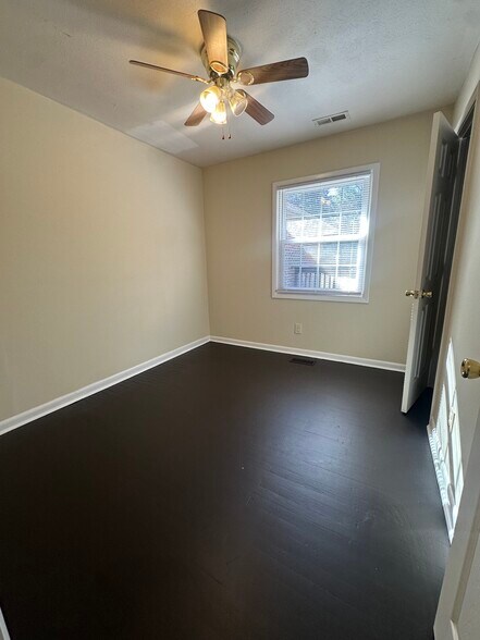 Building Photo - 330 Milburn Dr