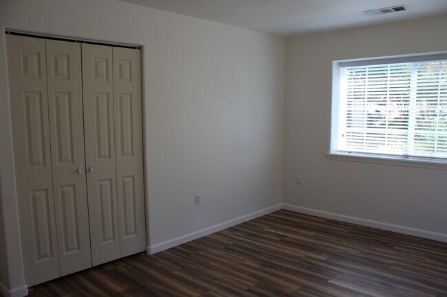 Building Photo - JR2060