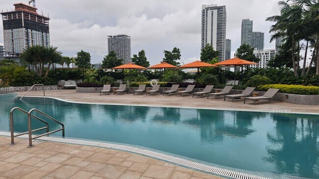 Building Photo - 700 NE 24th St