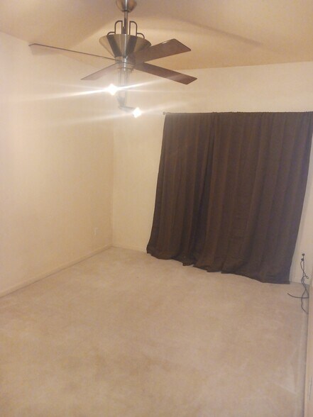 Bedroom w/balcony - 2557 John R St