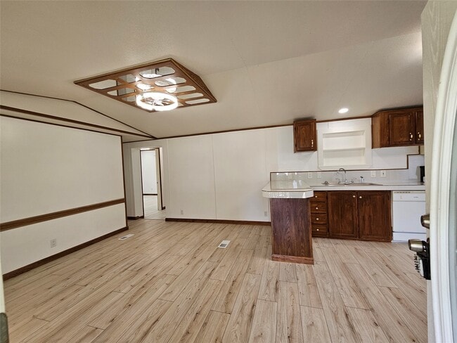 Building Photo - 16974 Balmoral St