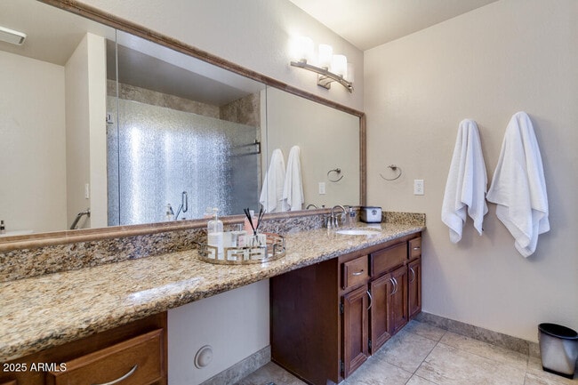 Building Photo - 6768 E Grandview Dr