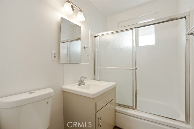 Building Photo - 740 W 27th St