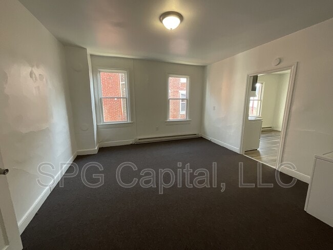 Building Photo - 122 Ann St