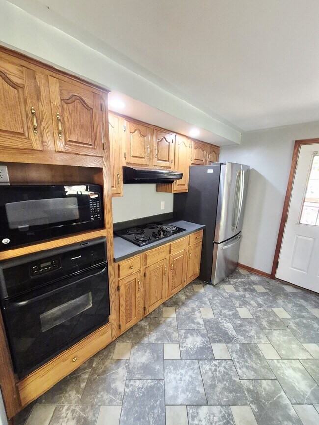 Building Photo - 976 Snow Mountain Rd