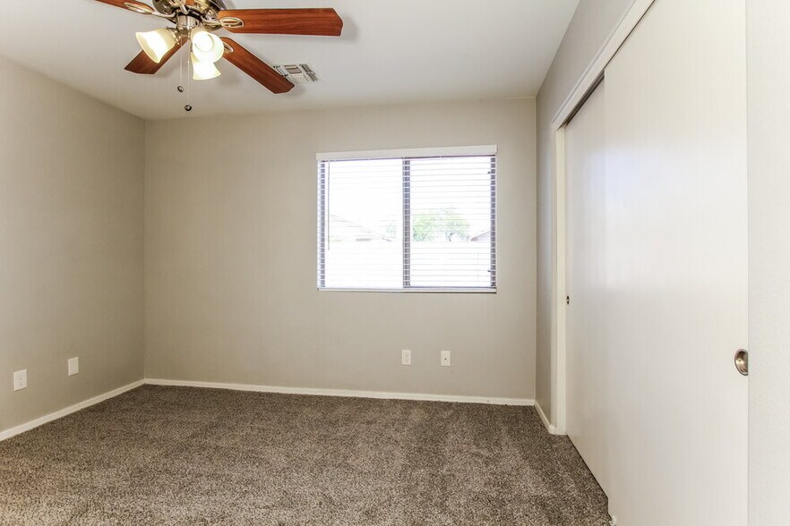Building Photo - 10602 W Rosewood Dr