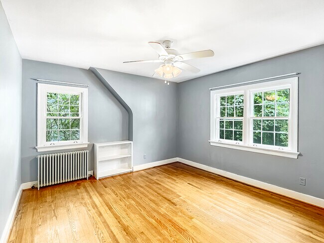 Bedroom 3 - 307 Indian Springs Rd