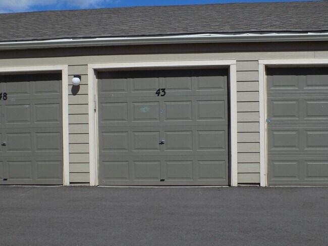 Building Photo - 6720 Antigua Dr