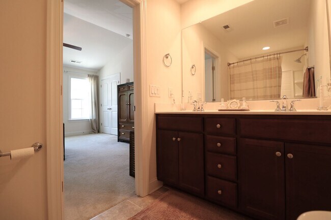Building Photo - 860 Silver Leaf Dr