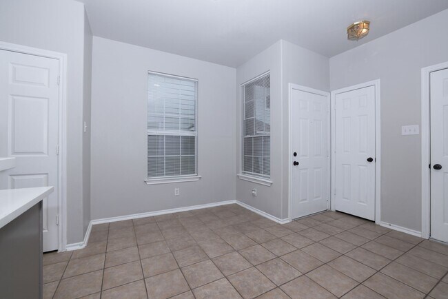 Building Photo - 38 Blue Creek Pl