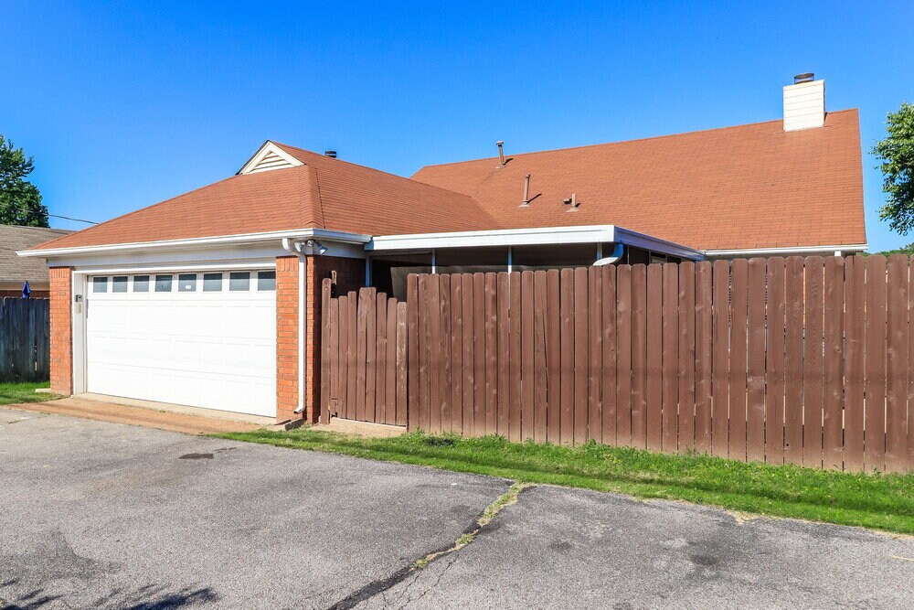 Building Photo - 1643 Dexter Ln