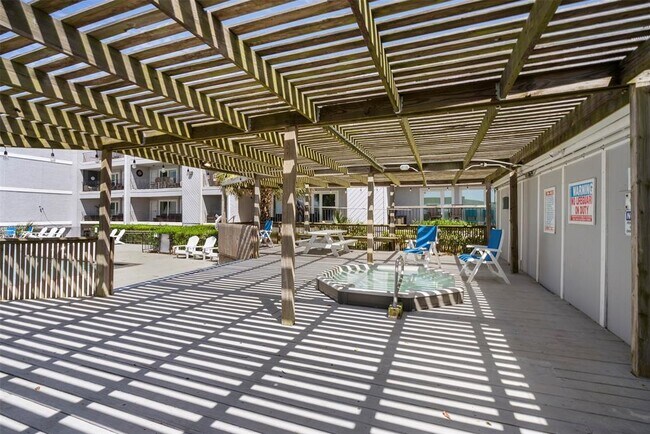 Building Photo - 7600 Seawall Blvd