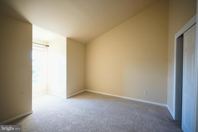 Building Photo - 443 Tuvira Ln