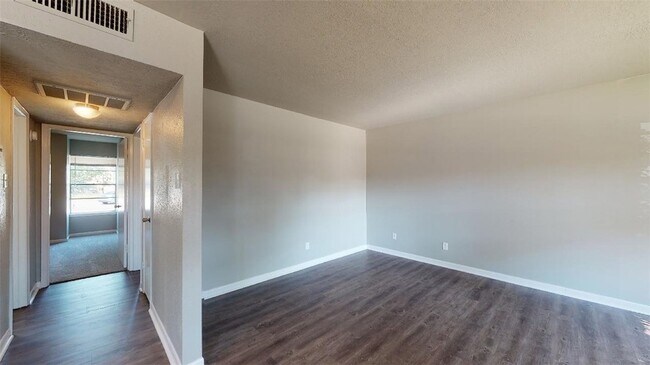 Building Photo - 3800 E 29th St