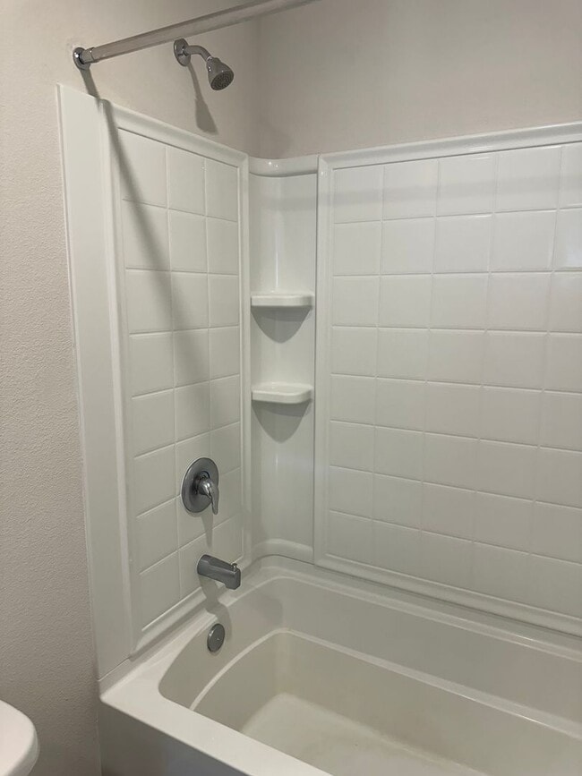 Building Photo - Newer 4 bedroom 2.5 bathroom house!