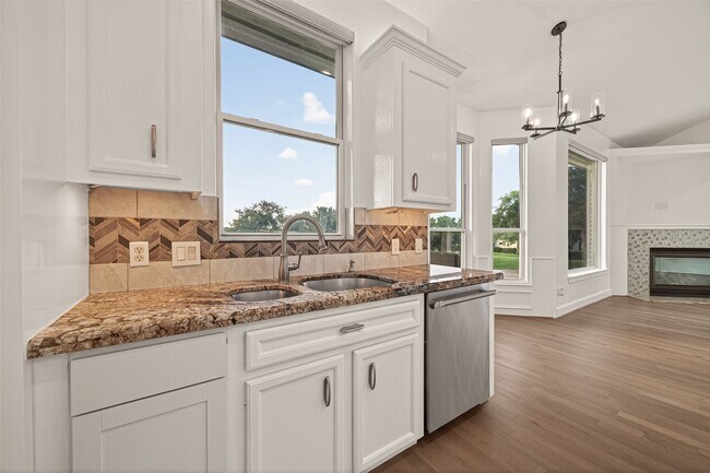 Building Photo - 7203 Timberlake Dr