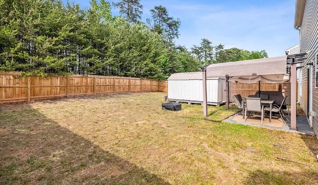 Building Photo - 4 Bedroom 3 Bath Pet Friendly Rental!