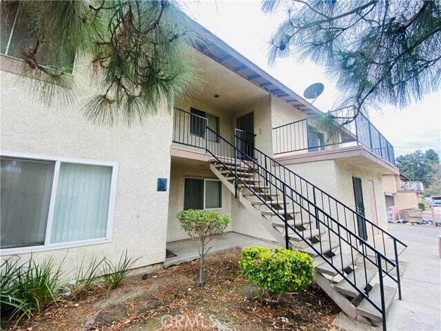 Building Photo - 532 E Lugonia Ave