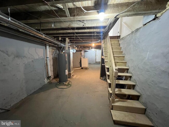 Building Photo - 254 W Sheldon St