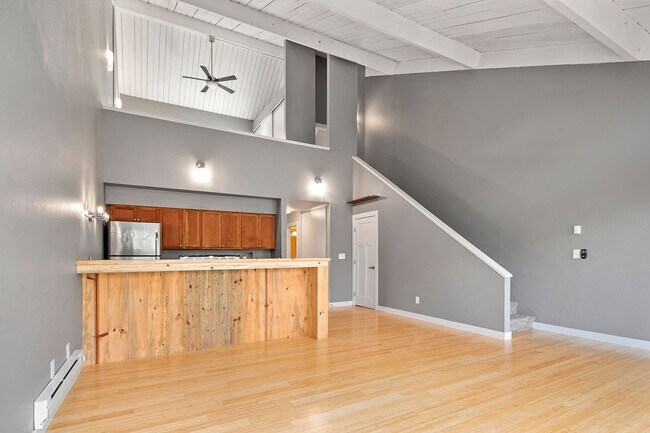 Building Photo - 4Touchstone