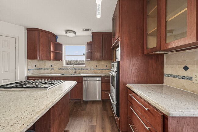 Building Photo - 15910 Clayton Bend Dr