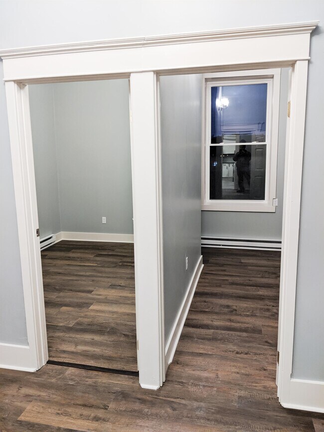 Building Photo - 7 N Front St