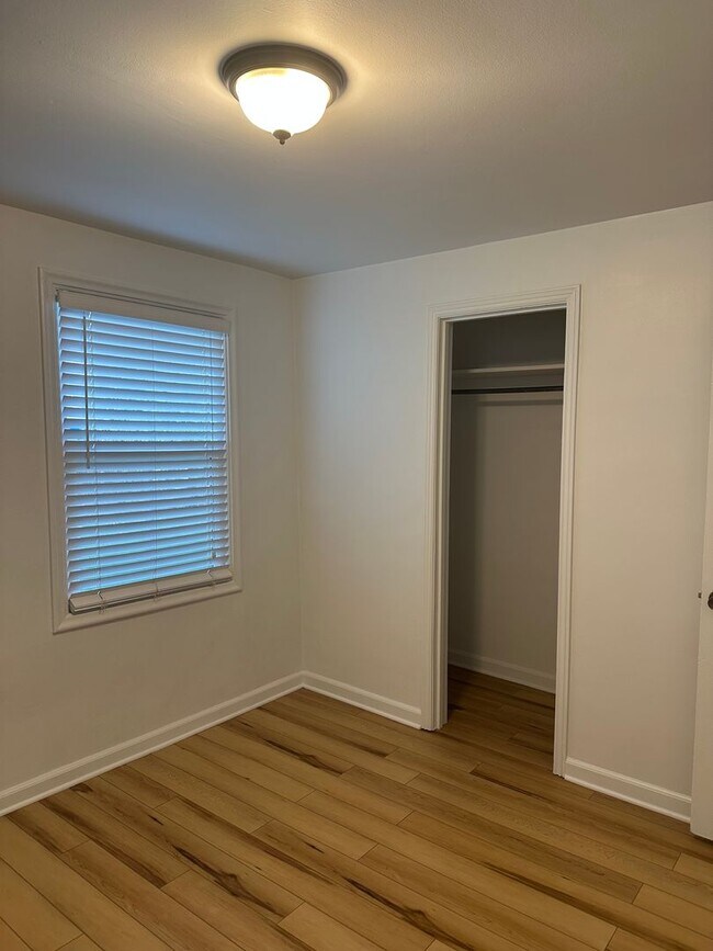 Building Photo - Healy Duplex