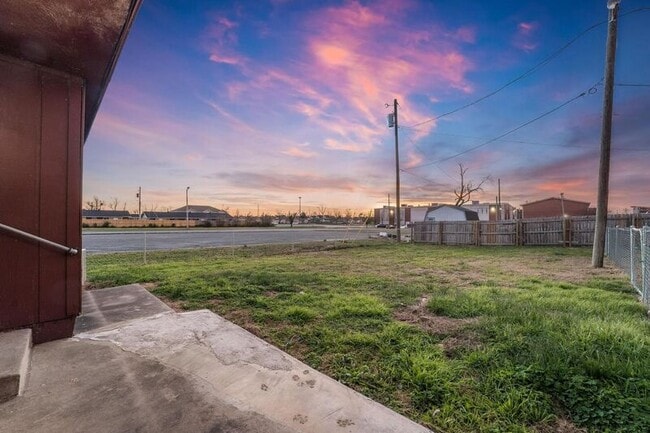 Building Photo - 740 N 6th St