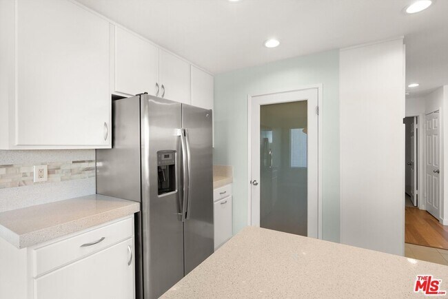 Building Photo - 4643 E 4th St