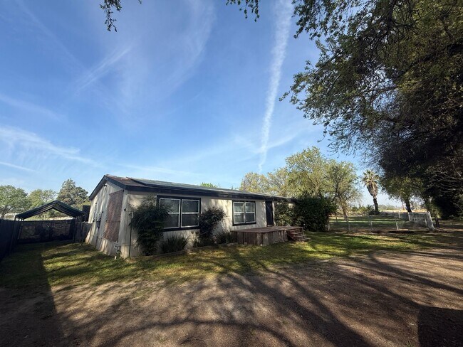 Building Photo - FR T L12795