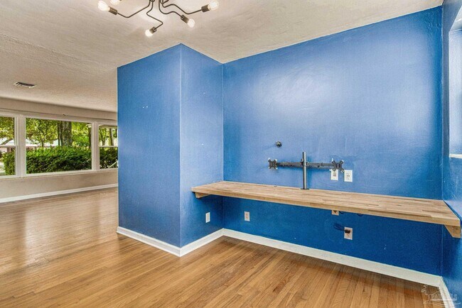 Building Photo - 2033 E Bobe St