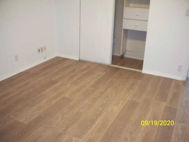 Building Photo - 7339 W 91st St