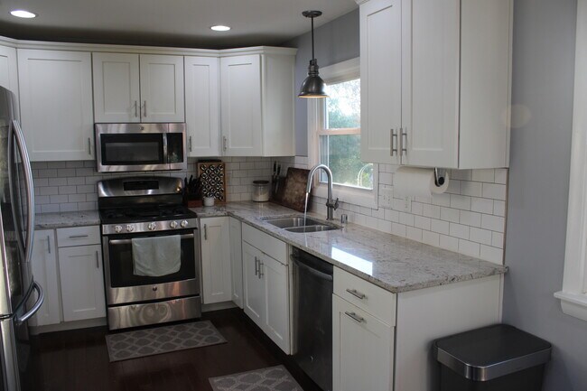 Building Photo - 5039 W Clayton Rd