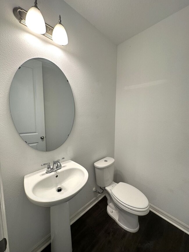Building Photo - Available 8/10!! Luxury 3 story townhouse in the heart of Laureate Park