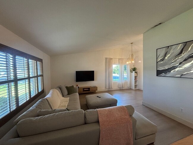 Building Photo - Beautiful Single-Story Gem in Vacaville!