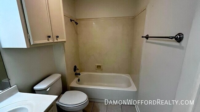 Building Photo - 120 Bellegrove Cir